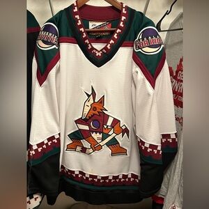 Phoenix Coyotes Authentic Jersey size 56 white pro player brand